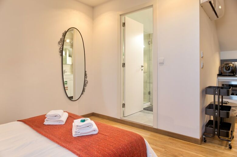 Hotel Home Out Rooms & Apartments