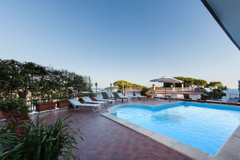 Villa Emilia - Near Flavian Amphitheater