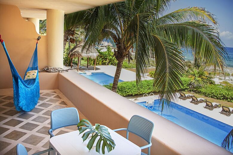 Apartamentos Costa Brava B2. The Horizon Right In Front Your Sight