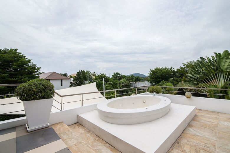 Villa Phu Montra Mansion In Hua Hin B4