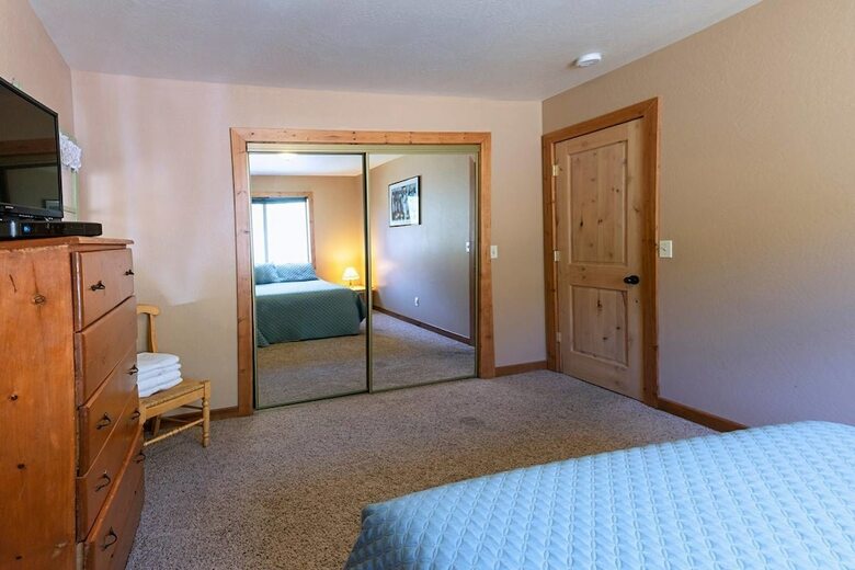 Sunset Chalet - 2600 Sq.ft. Multi-seasonal Retreat