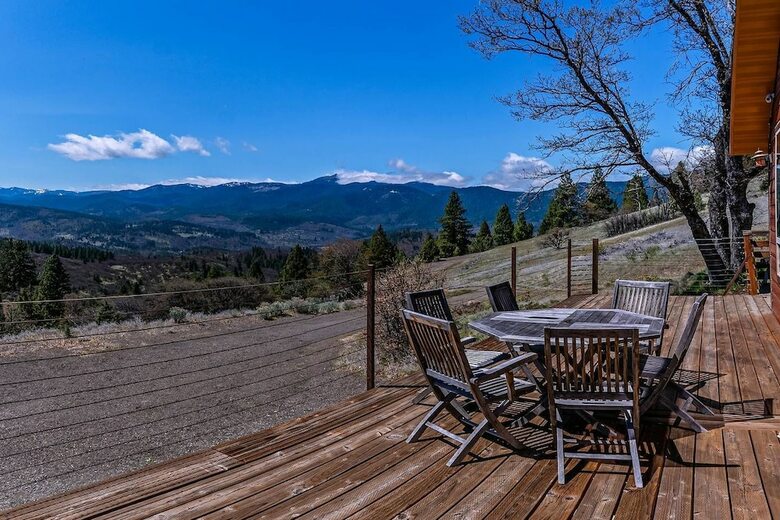 Sunset Chalet - 2600 Sq.ft. Multi-seasonal Retreat
