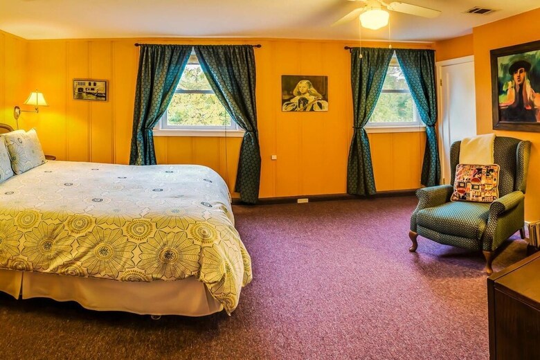 Blue Moon House & Cottage ~ Just 5 Blocks From Osf