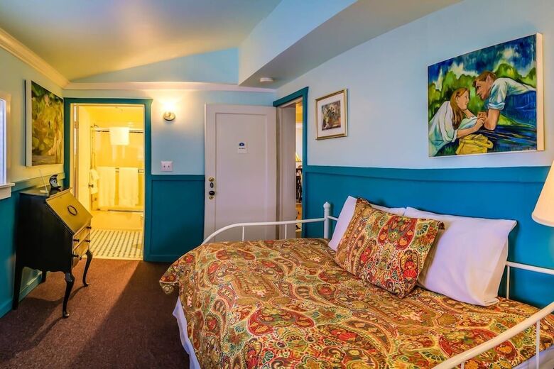 Blue Moon House & Cottage ~ Just 5 Blocks From Osf