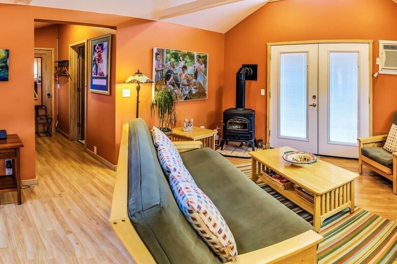 Blue Moon House & Cottage ~ Just 5 Blocks From Osf