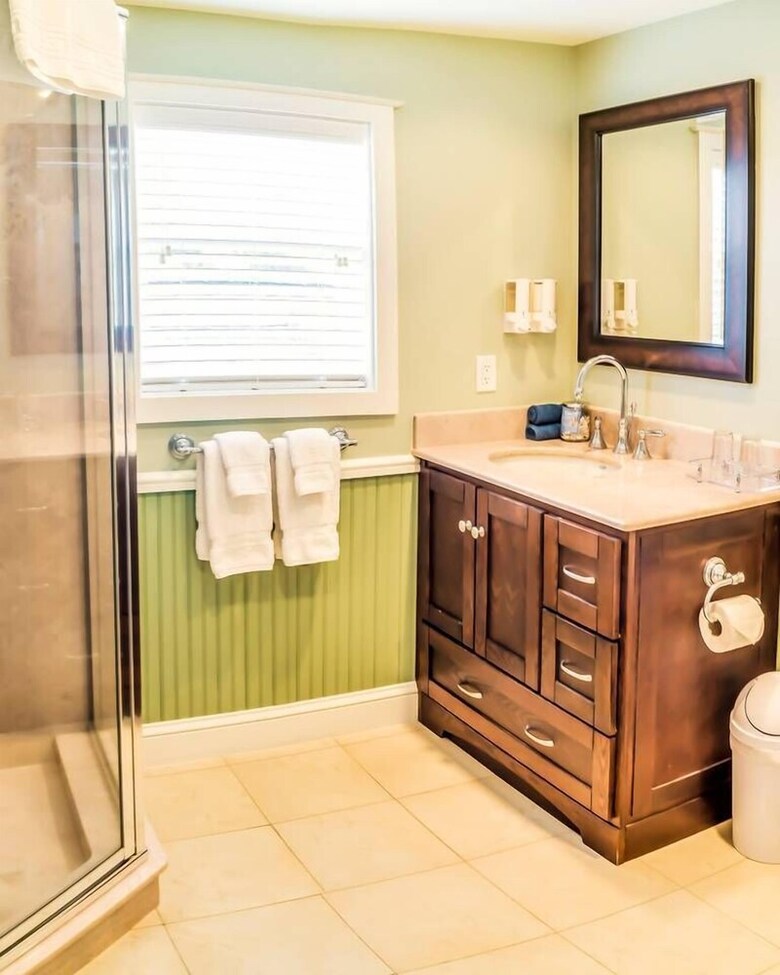 Blue Moon House & Cottage ~ Just 5 Blocks From Osf