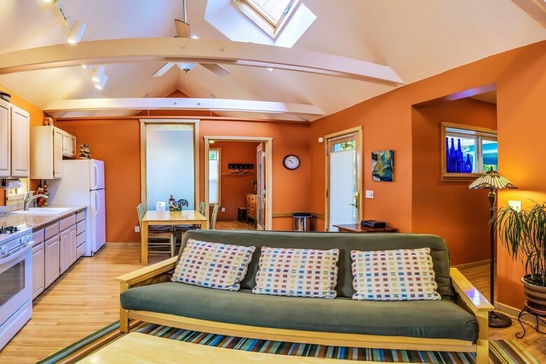 Blue Moon House & Cottage ~ Just 5 Blocks From Osf