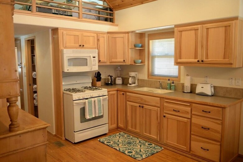 #51 & #52 Hyatt Lake Compound~sleeps 10~lake View