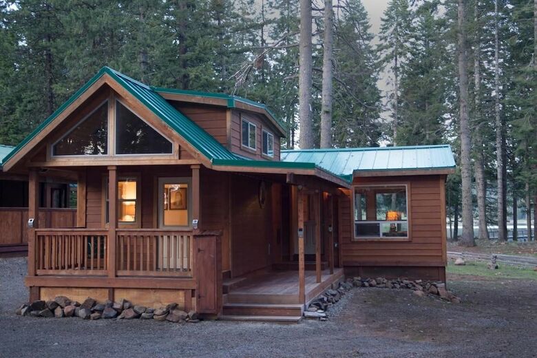 #51 & #52 Hyatt Lake Compound~sleeps 10~lake View