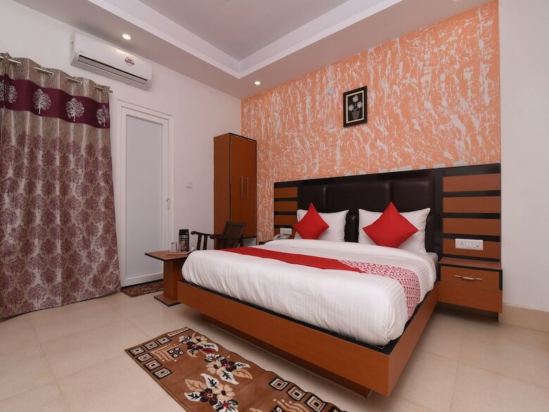 Hotel Oyo 13310 Noida Suites