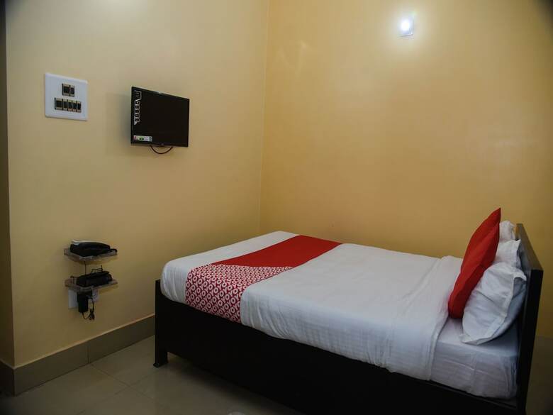 Oyo 15071 Hotel Harsh Raj Residency