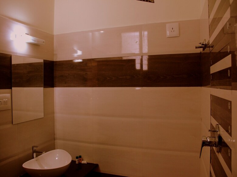 Oyo 5702 Hotel Rajmahal Orchid