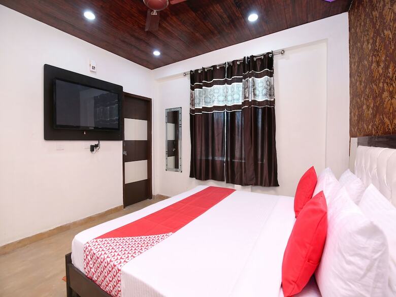 Oyo 14529 The Sitara Hotel