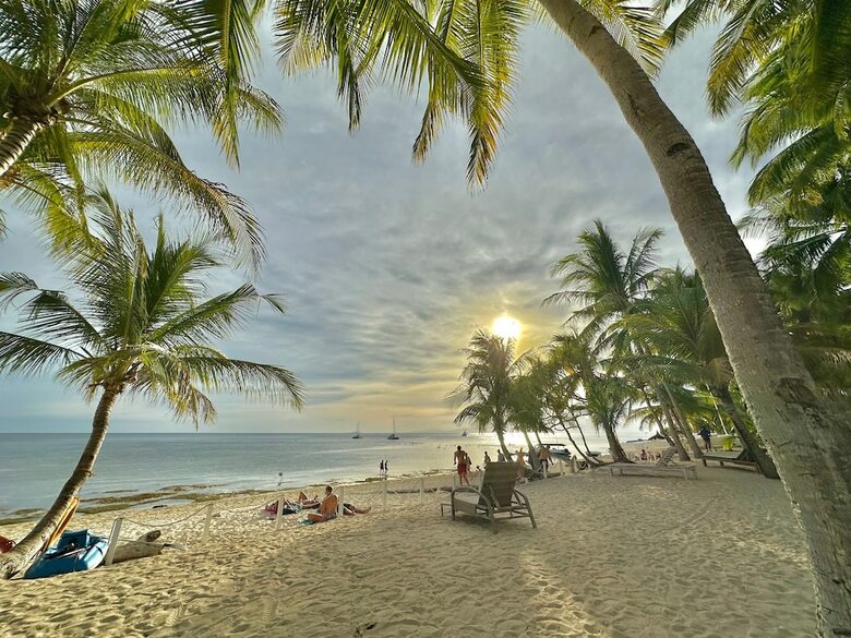 Hotel Coco Grove Beach Resort