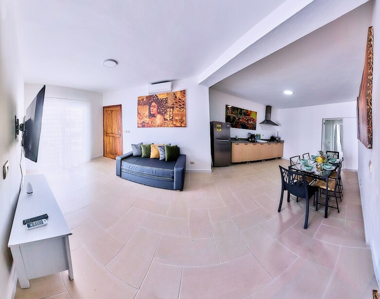 Aparthotel New & Modern Apartment Close To The Beach