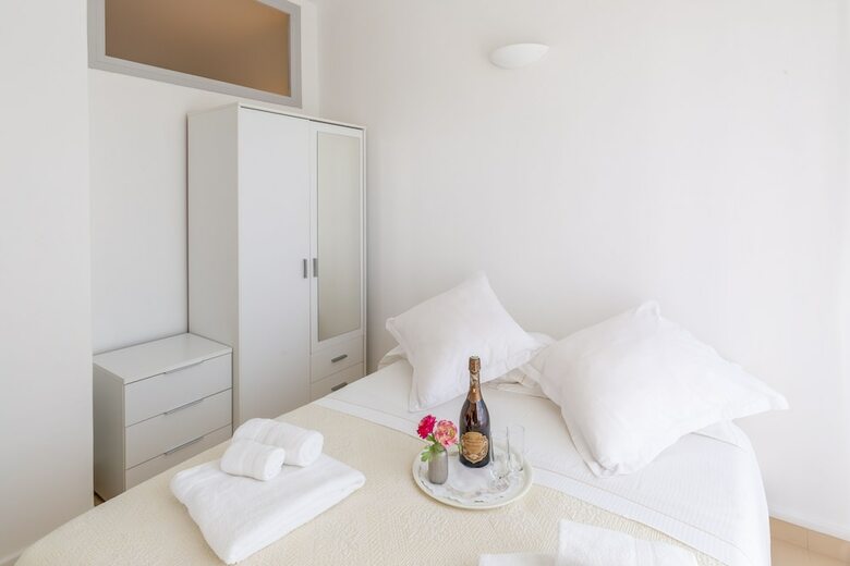 Beautiful Apartment Near The Sea