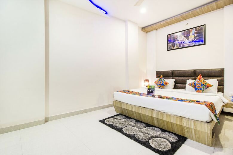 Fabhotel The A Park Lashkar