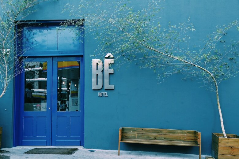 Hotel B�
