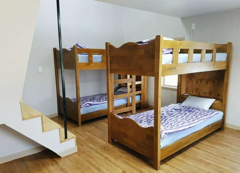 Hostal Two Wheels Pension & Guesthouse - Hostel