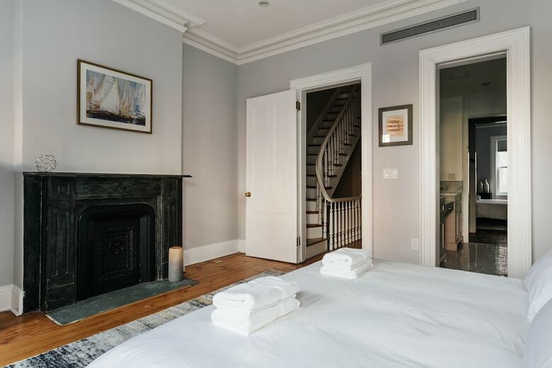 6 Bedroom Townhome Minutes From Nyc