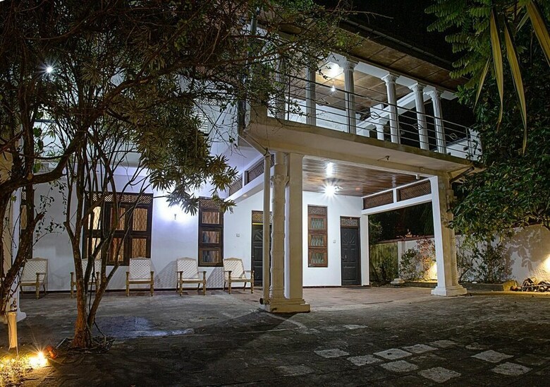 Hostal Aura City Hostel