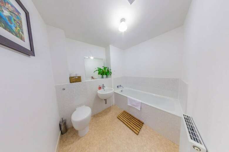 2 Bedroon Apartment With Balcony And Seaviews