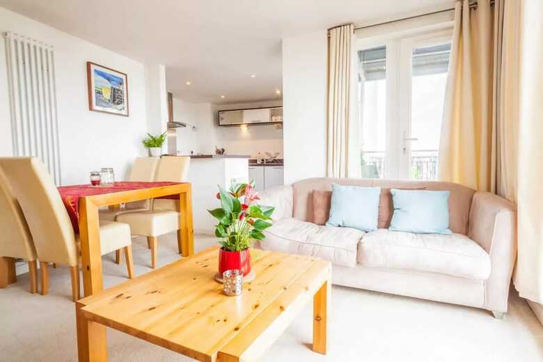 2 Bedroon Apartment With Balcony And Seaviews
