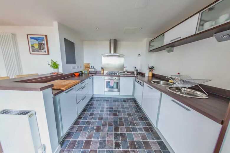 2 Bedroon Apartment With Balcony And Seaviews