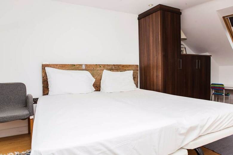 4 Bedroom Home In Sands End