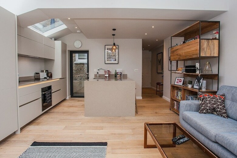 Stunning 2 Bedroom Apartment With Patio