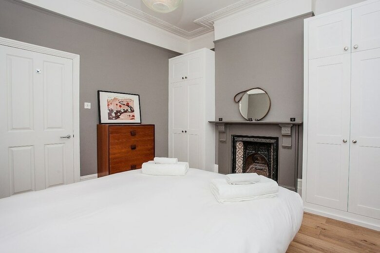 Stunning 2 Bedroom Apartment With Patio