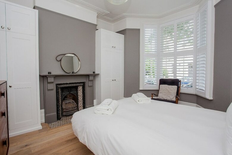 Stunning 2 Bedroom Apartment With Patio
