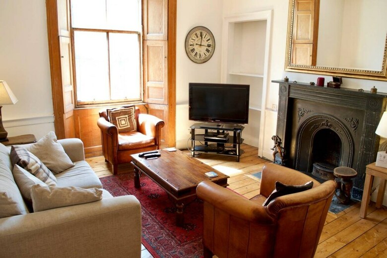 Apartamentos 2 Bedroom Central Home With King Beds Sleeps 4