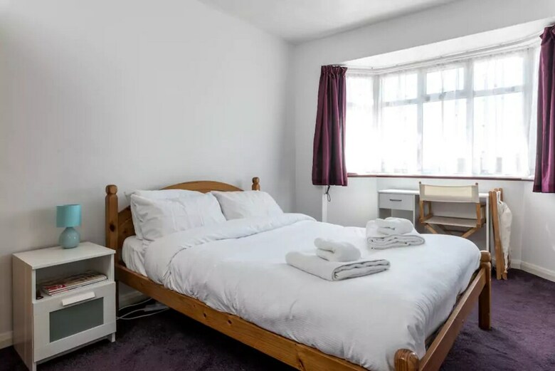 3 Bedroom House In Brighton With Garden
