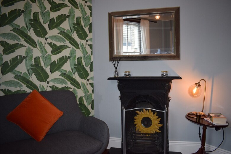 2 Bedroom House On James Street Sleeps 4