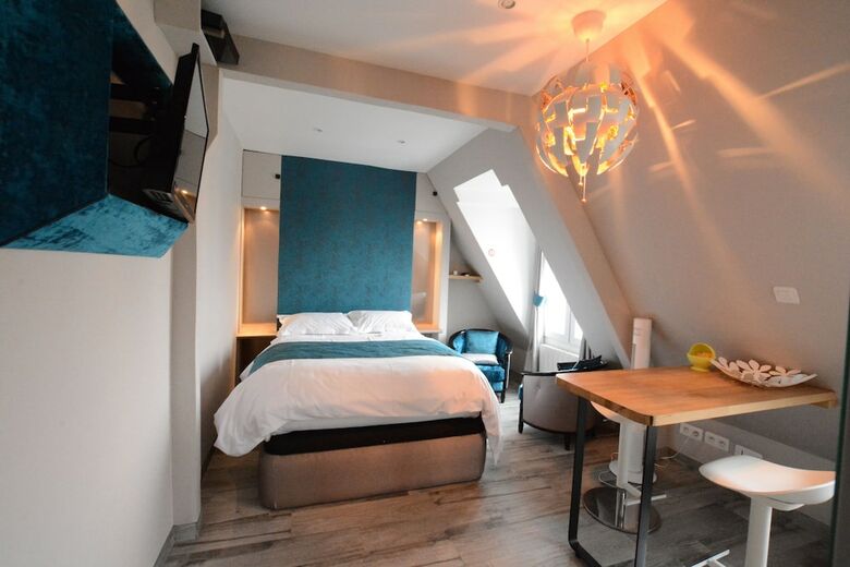 Hotel Victor Hugo - Your Home In Paris