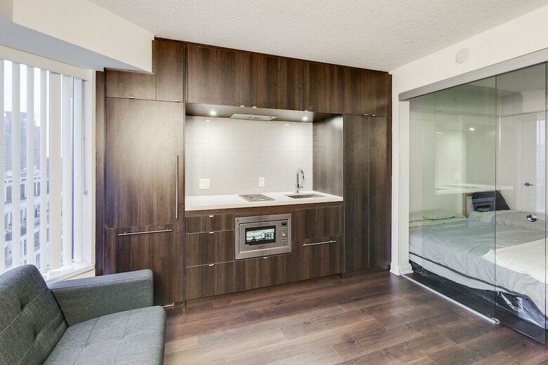 Amazing Royal Suites Yorkville
