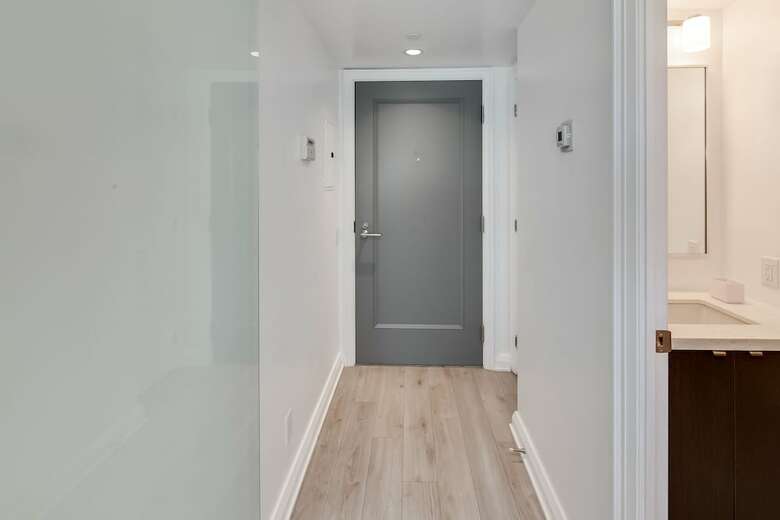 Amazing Royal Suites Yorkville
