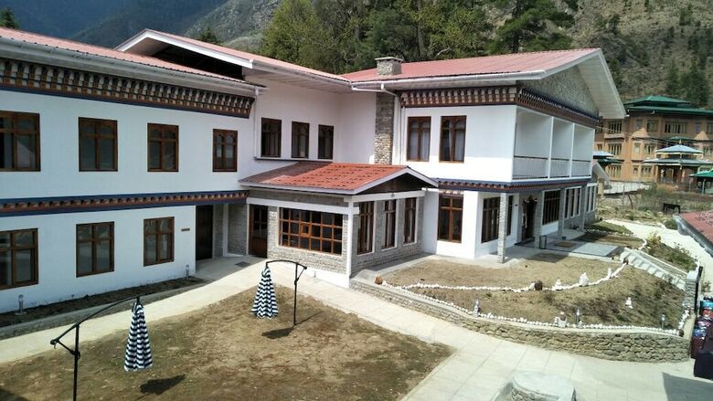 Hotel Golden Roots Resorts & Spa