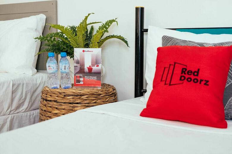 Hotel Reddoorz Plus @ Maria Christina Arcade