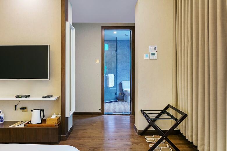 Hangzhou Puyu Travelling With Hotel
