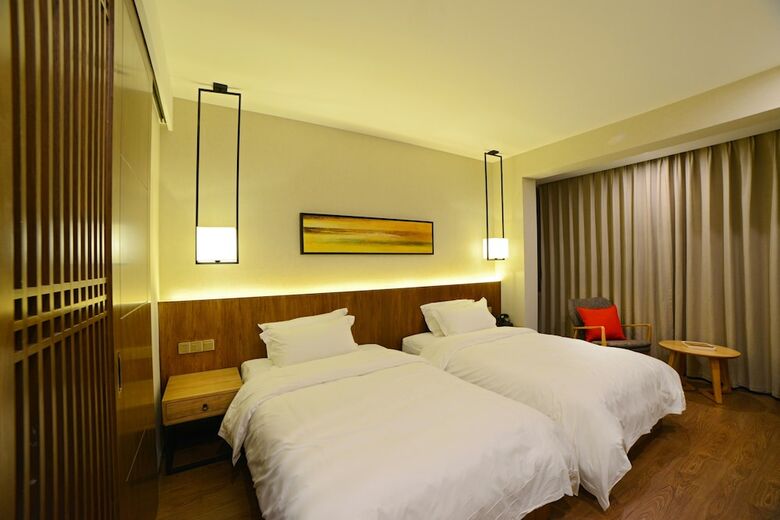 Hangzhou Puyu Travelling With Hotel