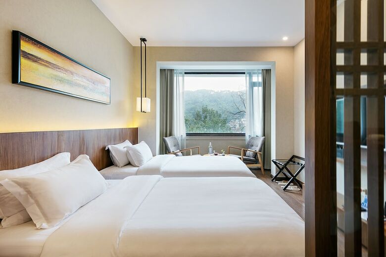 Hangzhou Puyu Travelling With Hotel