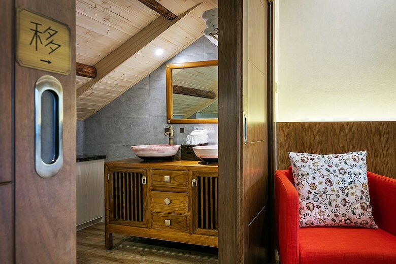 Hangzhou Puyu Travelling With Hotel