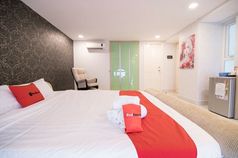 Hotel Reddoorz Plus Near Secc 2�