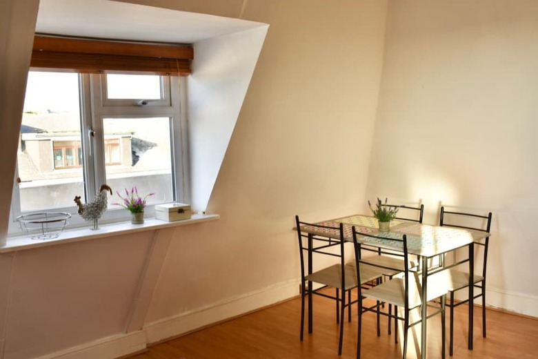 1 Bedroom Apartment Centrally Located In Brighton