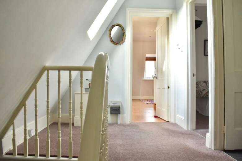 1 Bedroom Apartment Centrally Located In Brighton