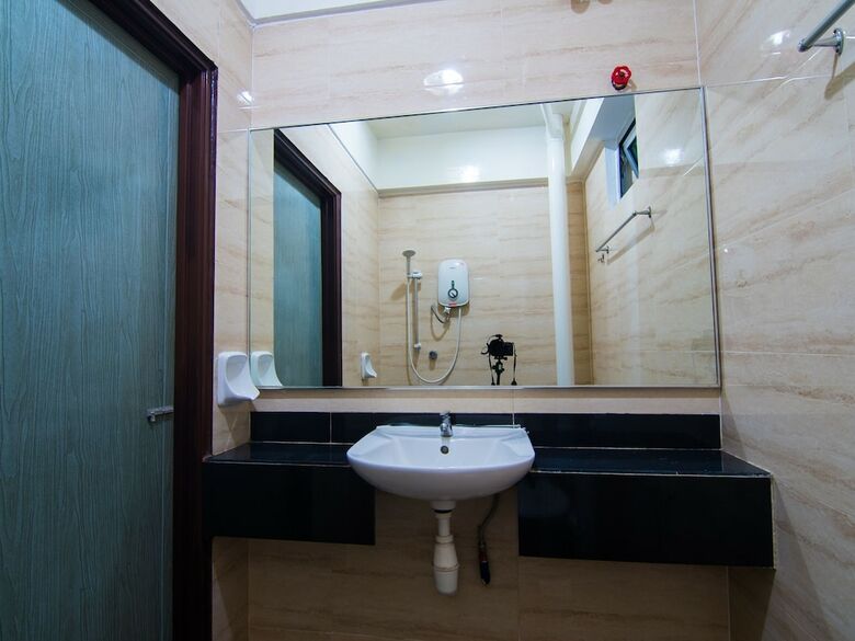 Oyo 528 Sea Princess Hotel