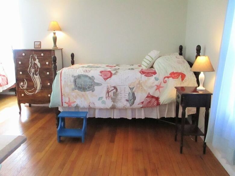 387 Strawberry Hill - 4 Bedroom House