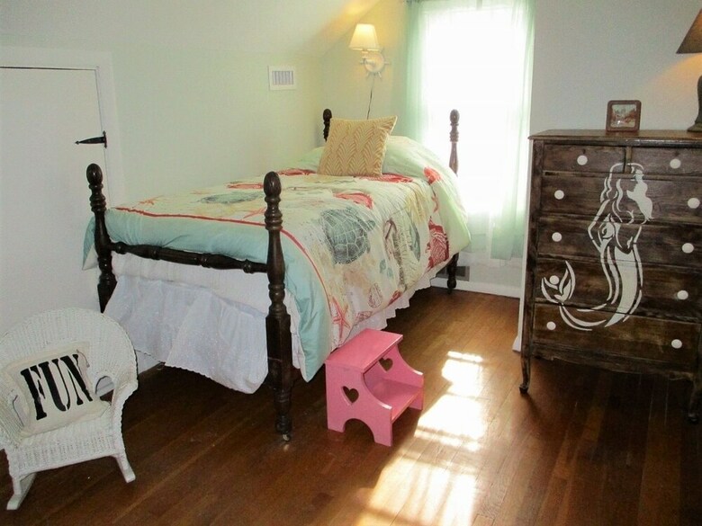 387 Strawberry Hill - 4 Bedroom House